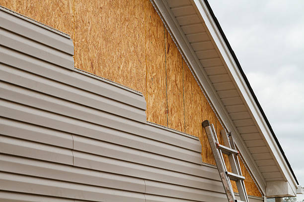 Professional Siding technician working in Bolivar, OH